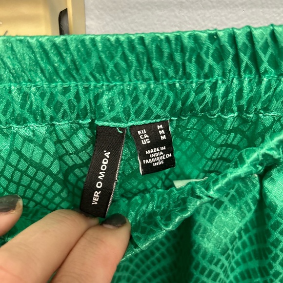 Vero  Moda silky pants emeralds green size M - Picture 3 of 6